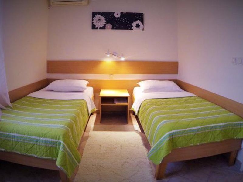 B&B Villa Evandjelina Sremska Kamenica Exterior foto